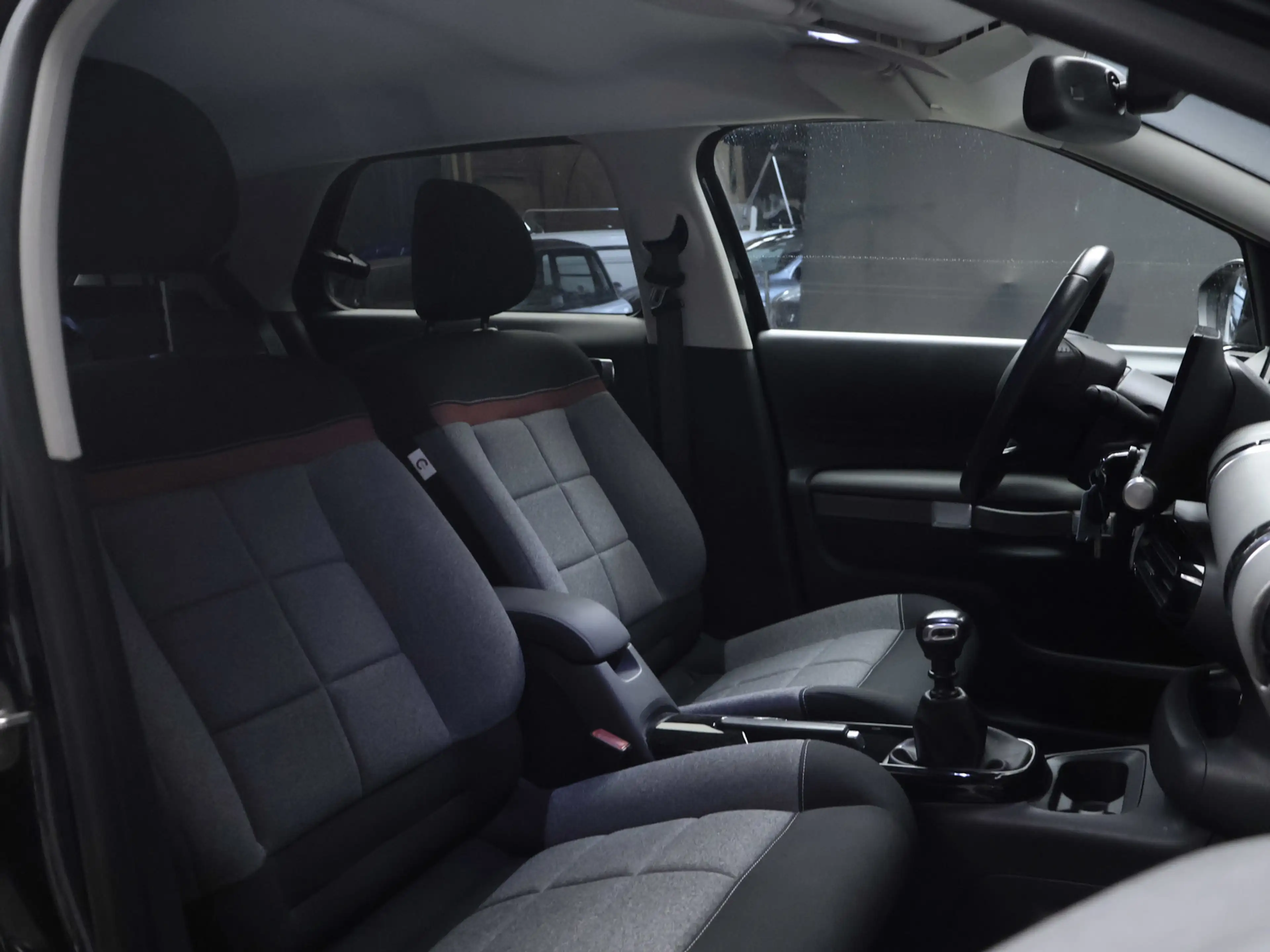 Citroen C4 Cactus 1.2 PureTech Business Sport (APPLE CARPLAY,NAVI,PD — photo 23