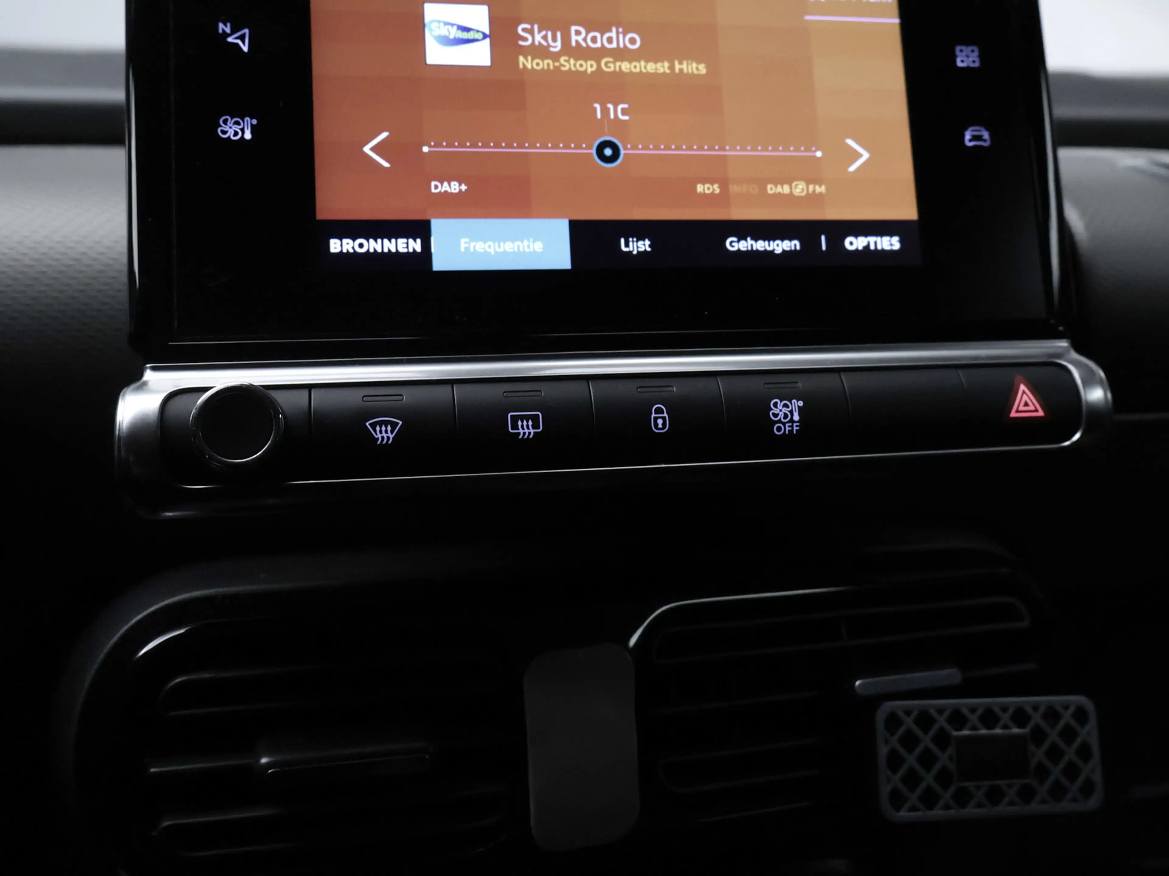 Citroen C4 Cactus 1.2 PureTech Business Sport (APPLE CARPLAY,NAVI,PD — photo 16