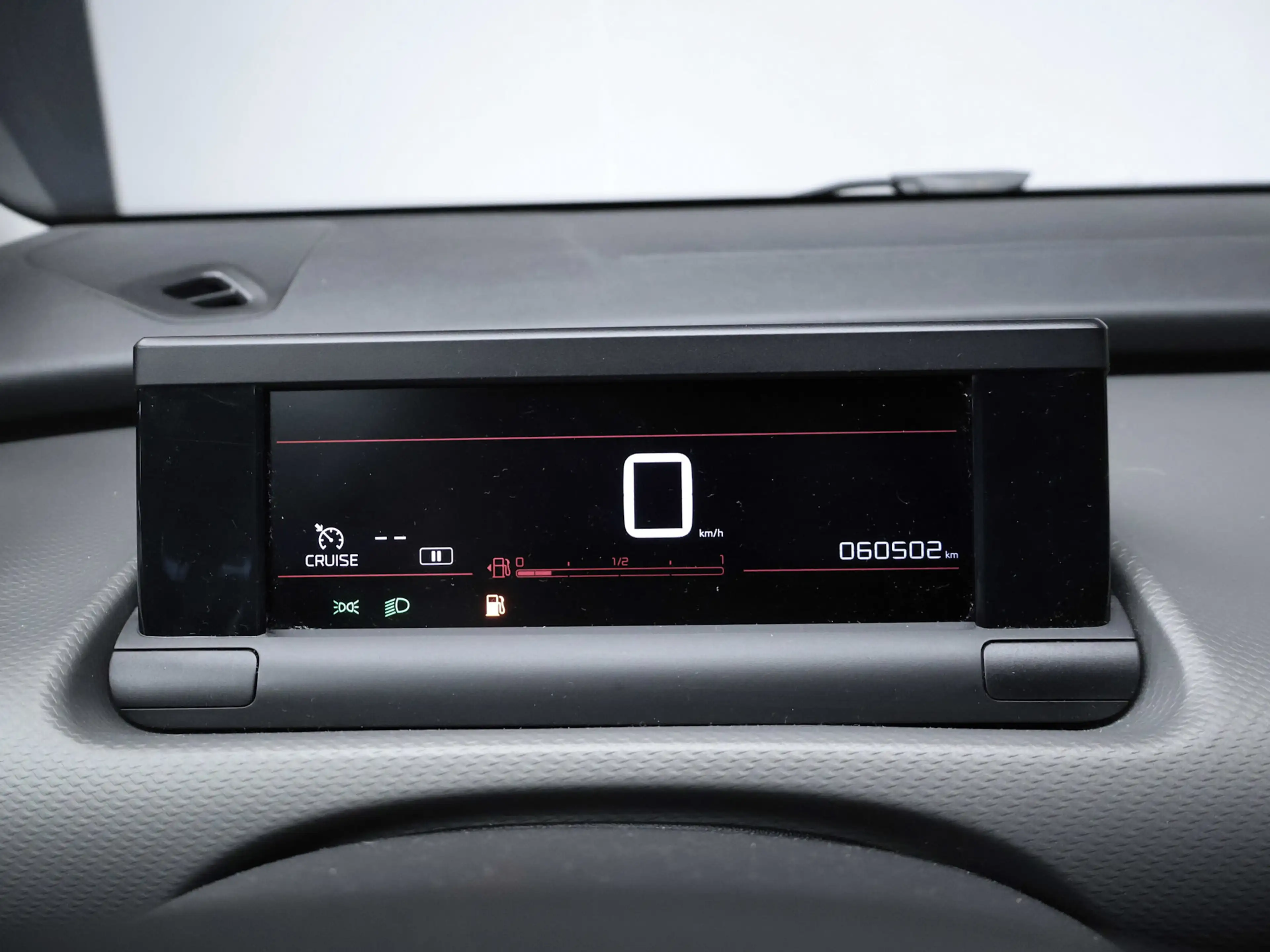 Citroen C4 Cactus 1.2 PureTech Business Sport (APPLE CARPLAY,NAVI,PD — photo 8
