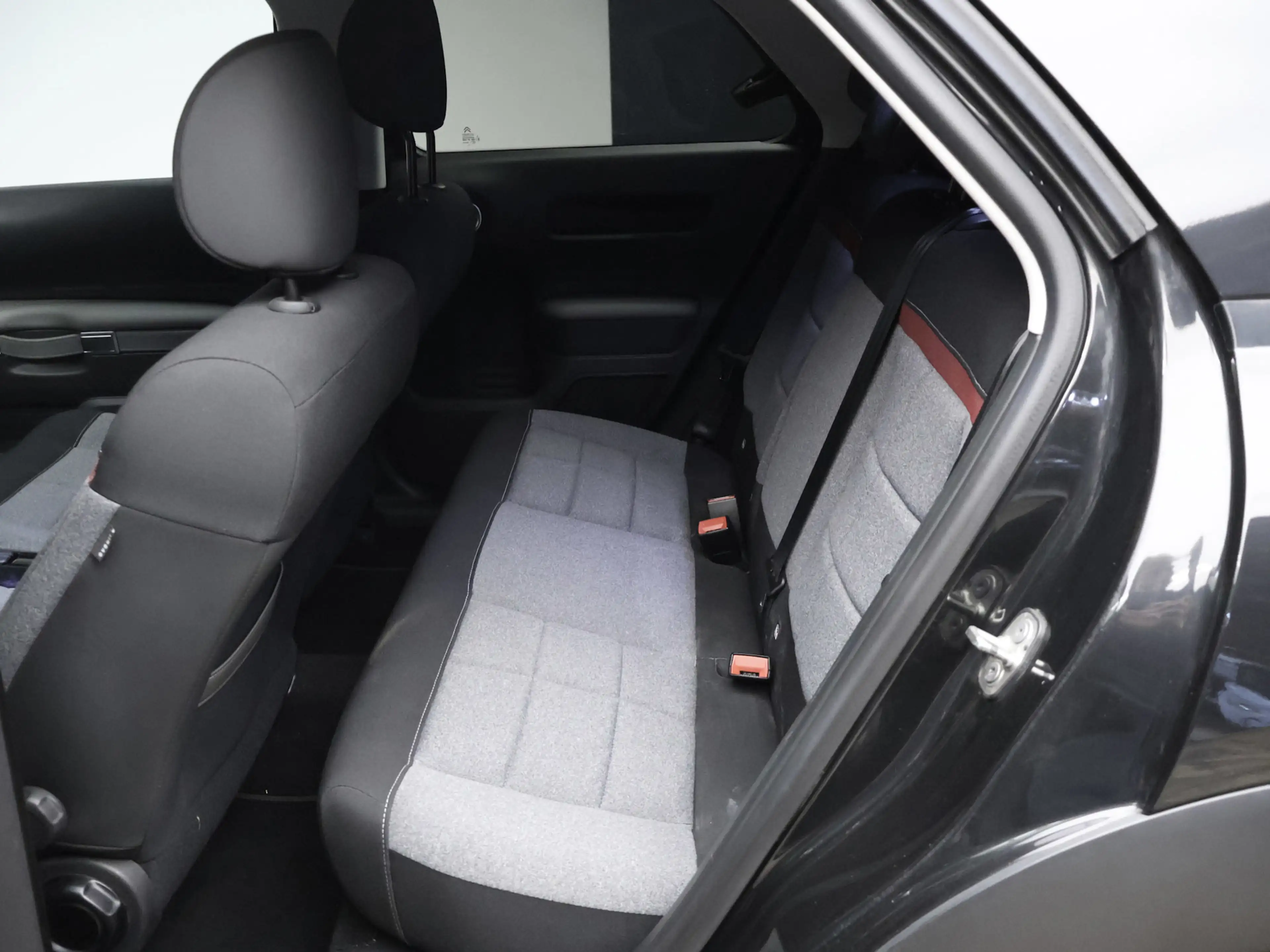 Citroen C4 Cactus 1.2 PureTech Business Sport (APPLE CARPLAY,NAVI,PD — photo 22