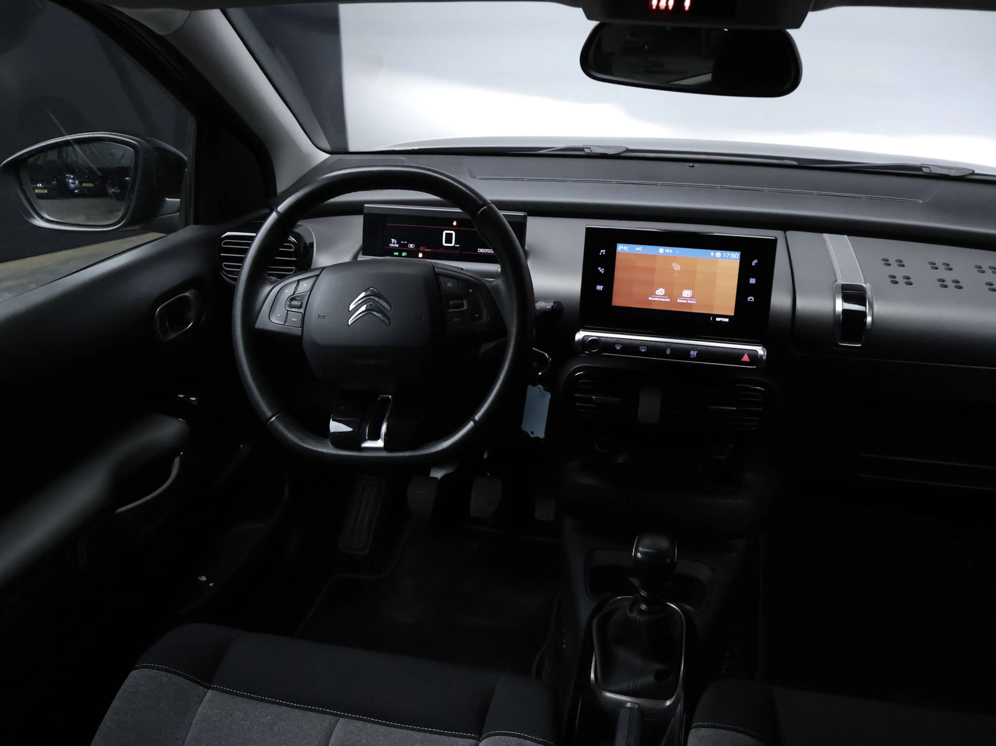 Citroen C4 Cactus 1.2 PureTech Business Sport (APPLE CARPLAY,NAVI,PD — photo 24