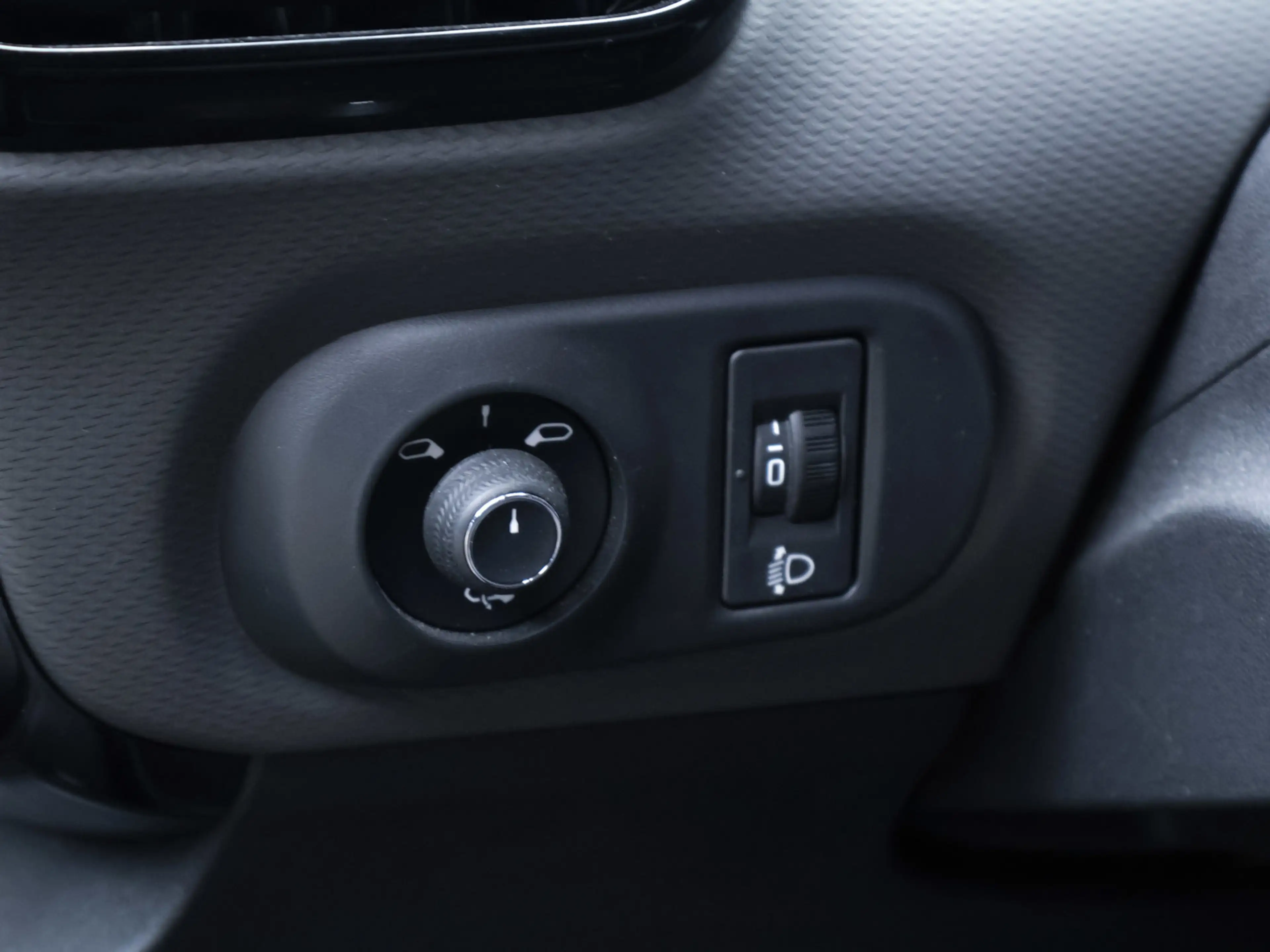 Citroen C4 Cactus 1.2 PureTech Business Sport (APPLE CARPLAY,NAVI,PD — photo 19