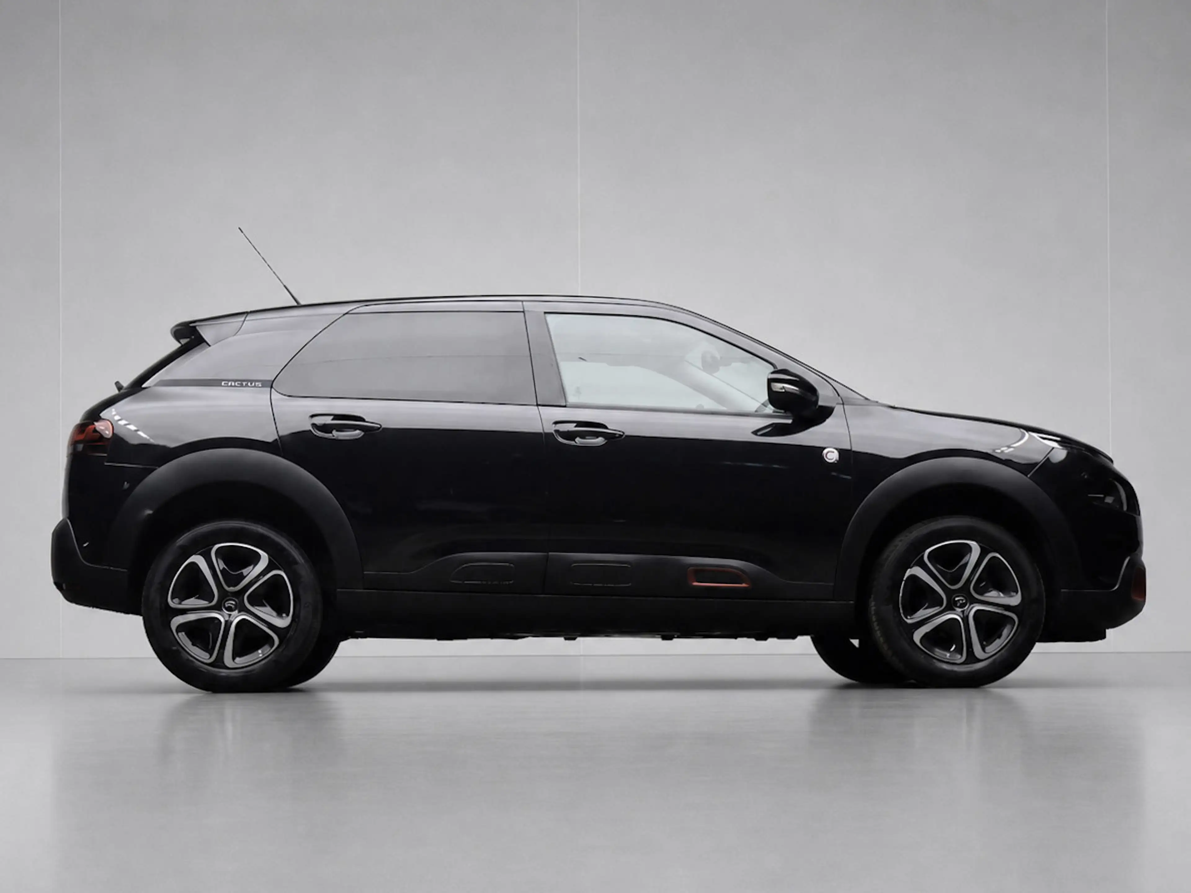 Citroen C4 Cactus 1.2 PureTech Business Sport (APPLE CARPLAY,NAVI,PD — photo 6