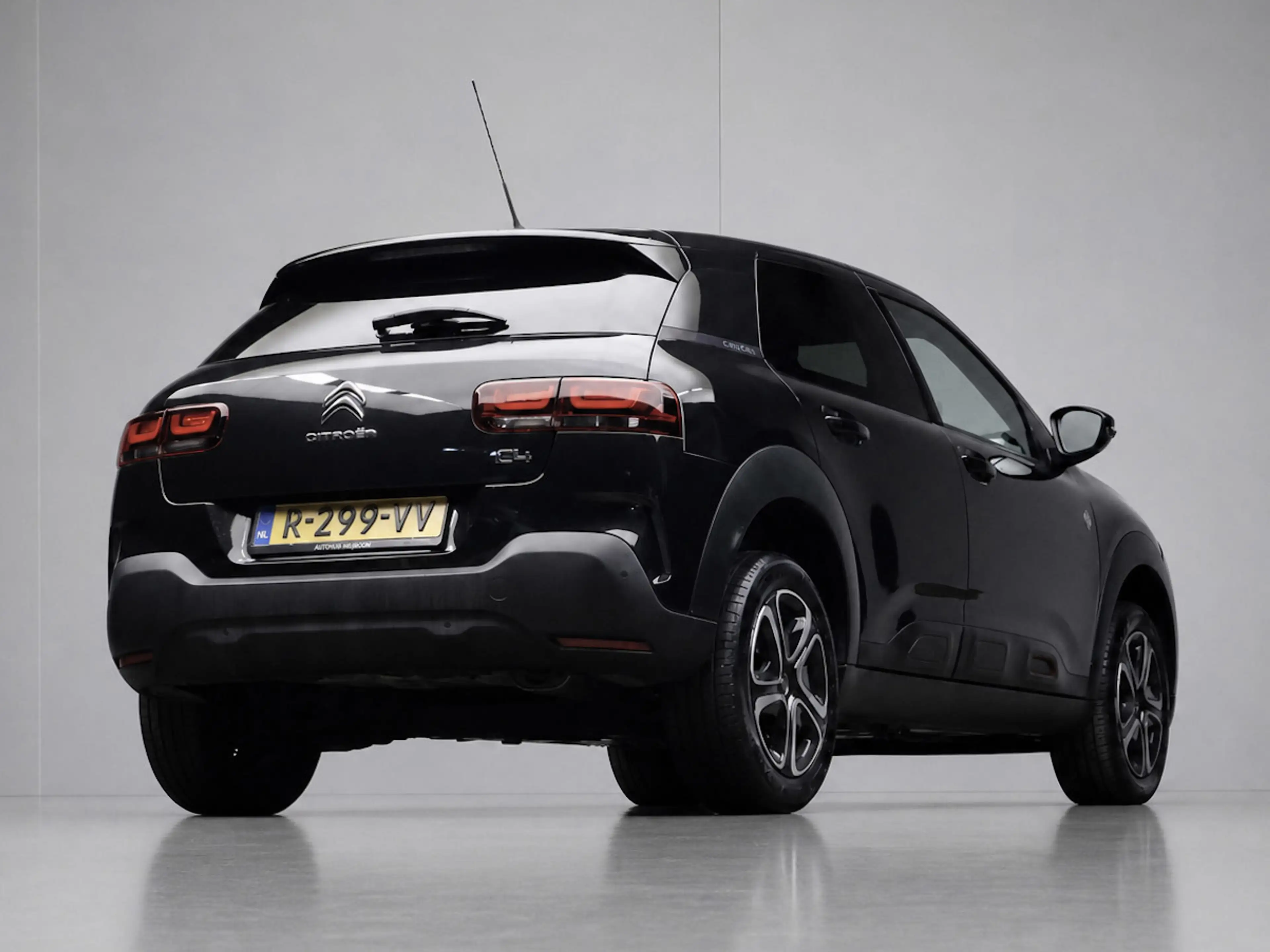 Citroen C4 Cactus 1.2 PureTech Business Sport (APPLE CARPLAY,NAVI,PD — photo 5