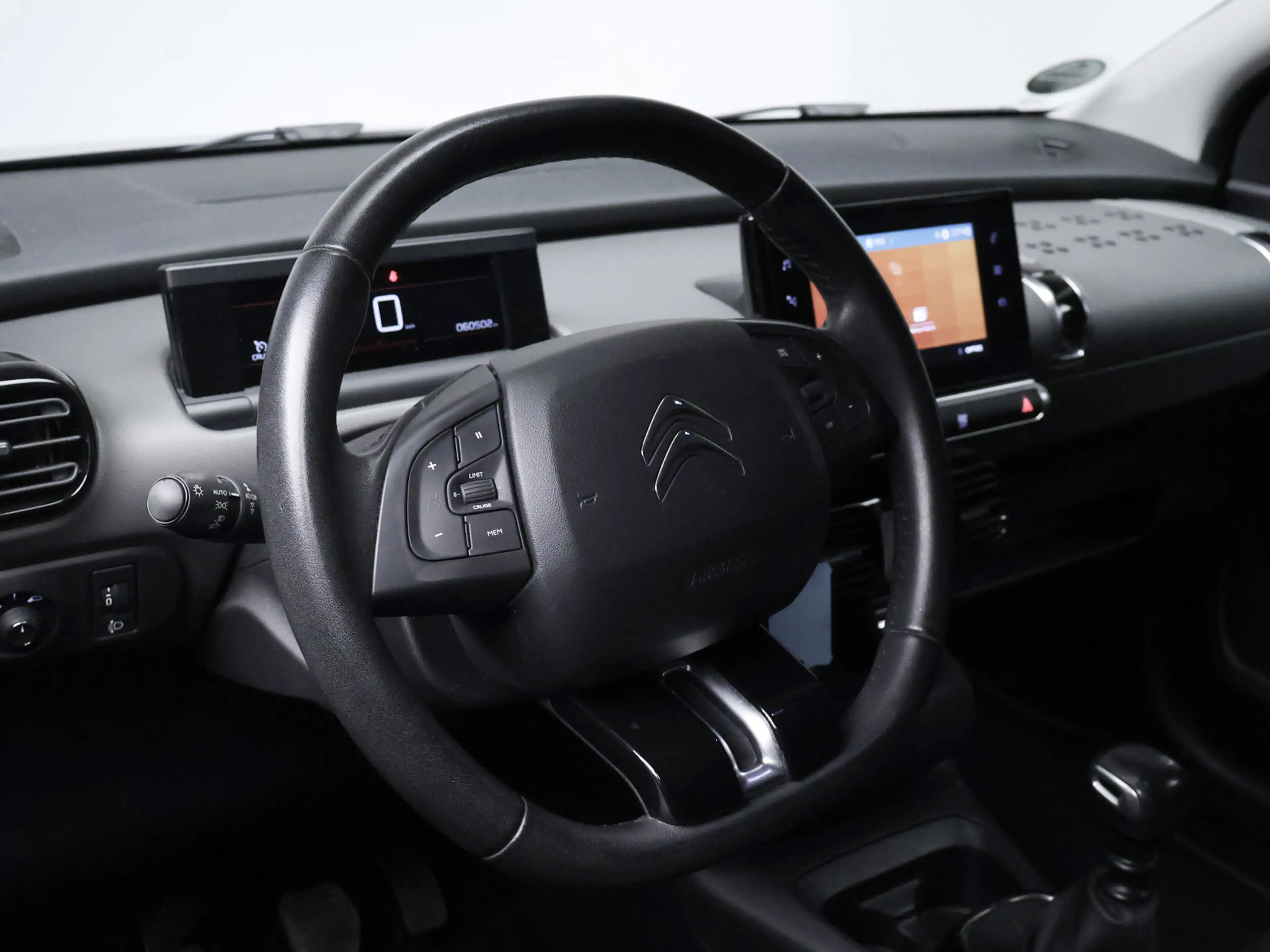 Citroen C4 Cactus 1.2 PureTech Business Sport (APPLE CARPLAY,NAVI,PD — photo 20
