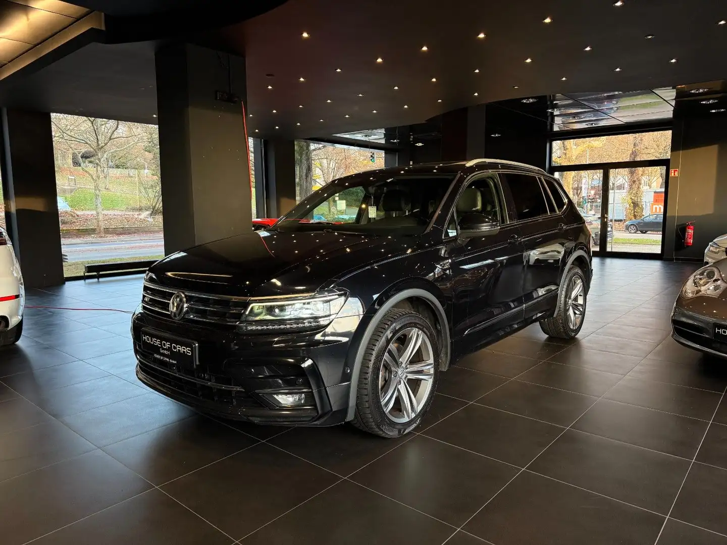 Volkswagen Tiguan Allspace Tiguan 2.0 TDI R-line Allspace*Pano*AHK*Lane*ACC Zwart - 1