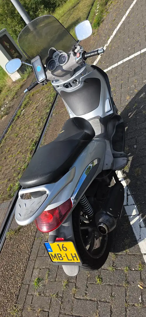 Piaggio Beverly 250 M28 Zilver - 2