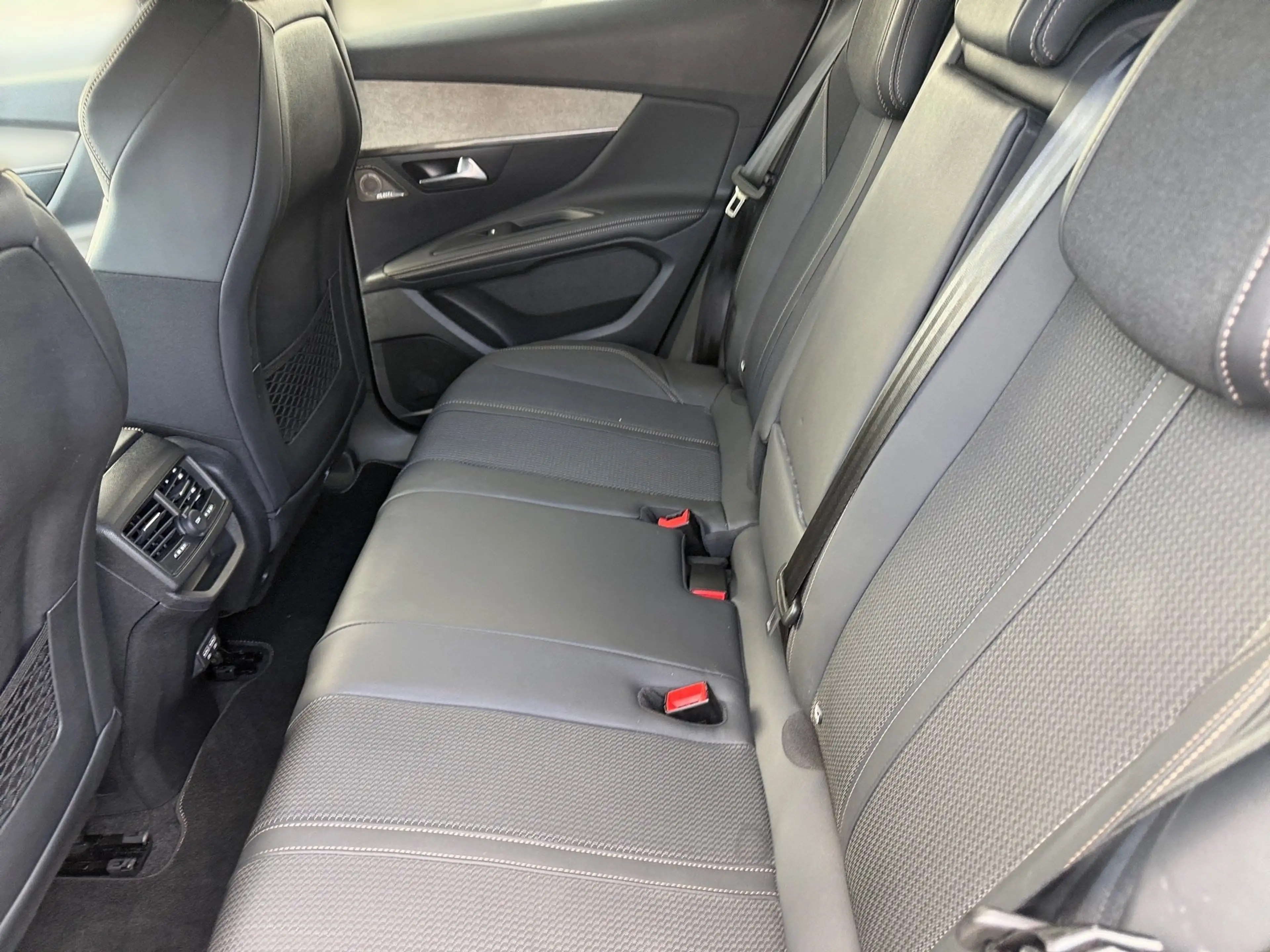 Peugeot 3008 1.5 BlueHDi 130 GT ACC KeyLess LED Navi PDC — photo 9