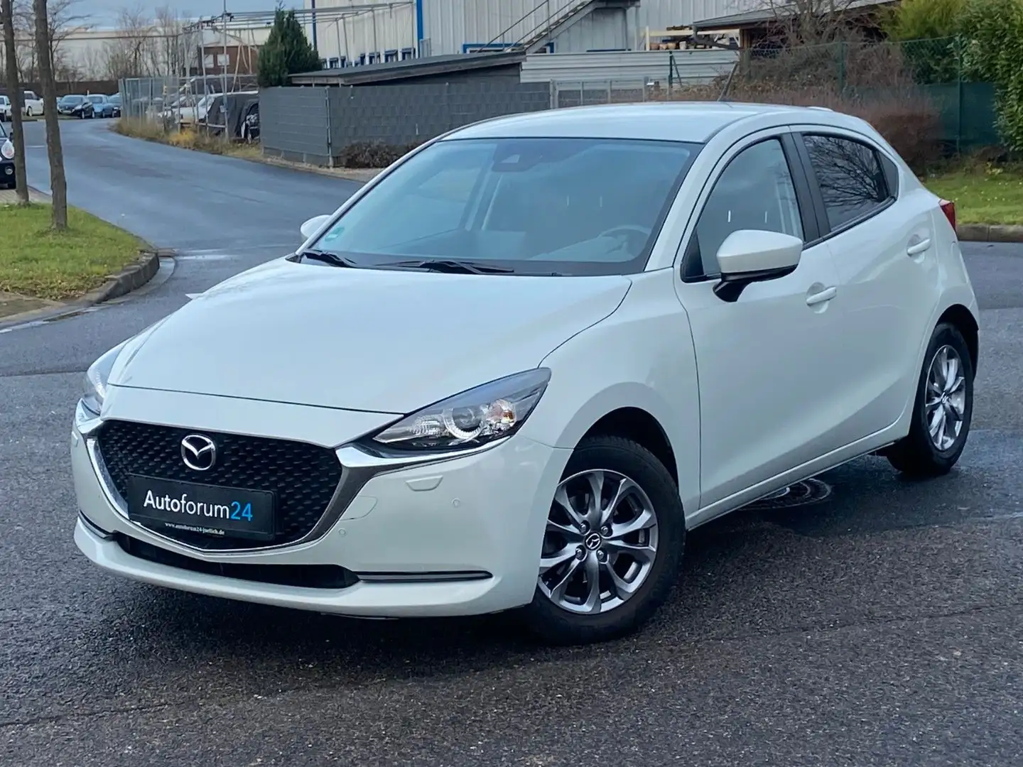 Mazda 2 Lim. Exclusive-Line*Autom.*Navi*PDC* Weiß - 1