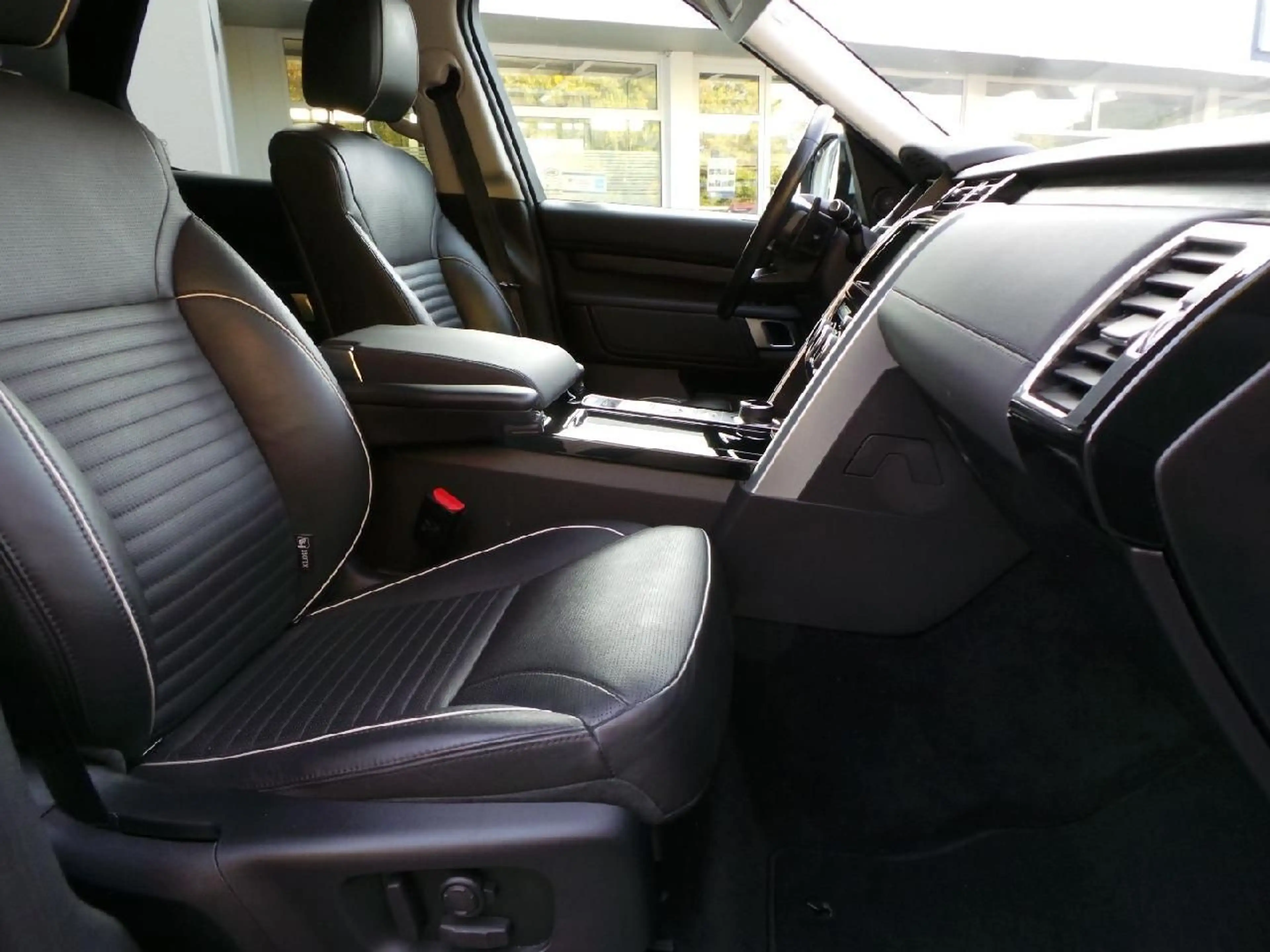 Land Rover Discovery 5 HSE SDV6 PANO Leder AWD Winterp AHK — photo 8