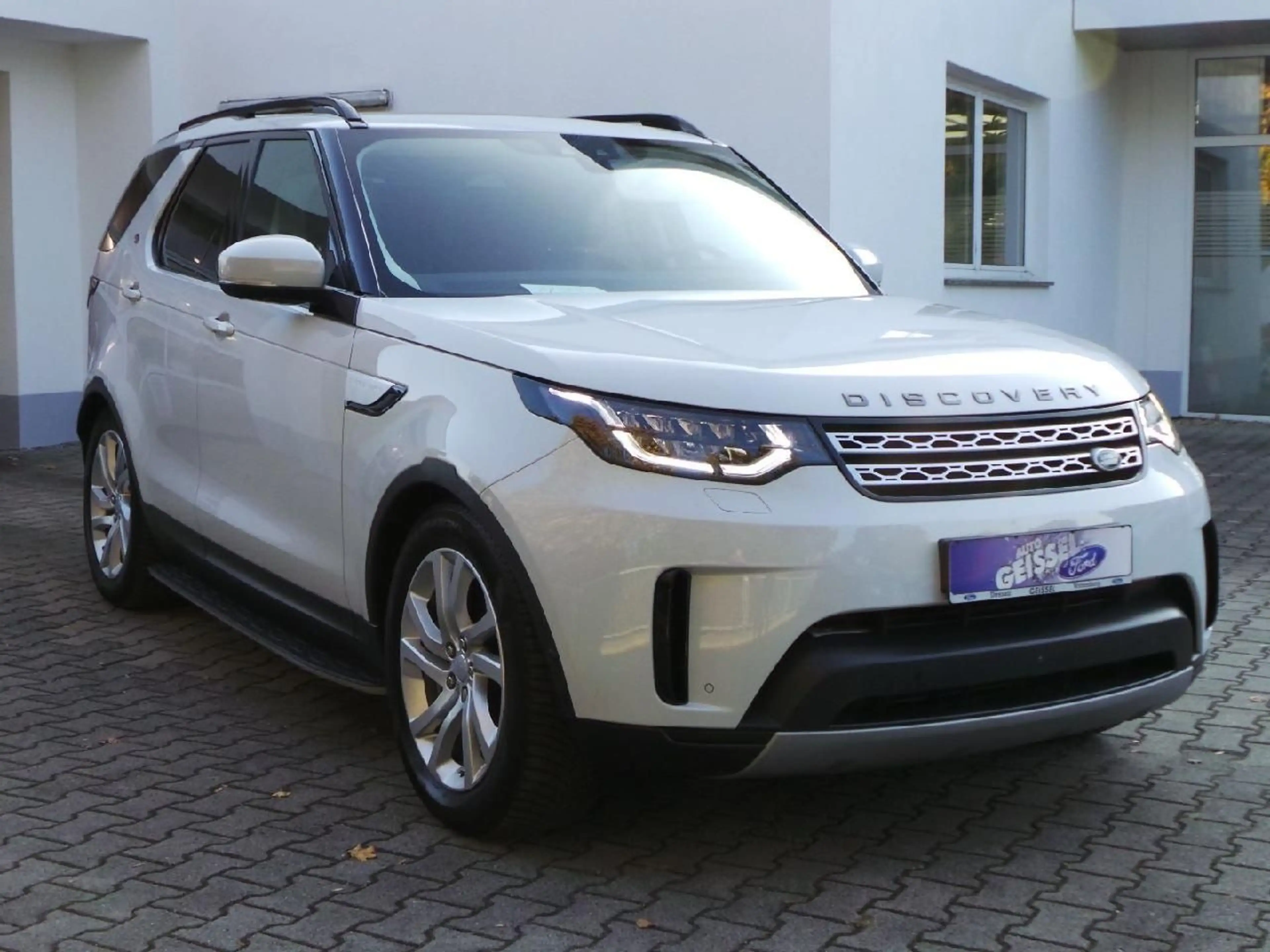 Land Rover Discovery 5 HSE SDV6 PANO Leder AWD Winterp AHK