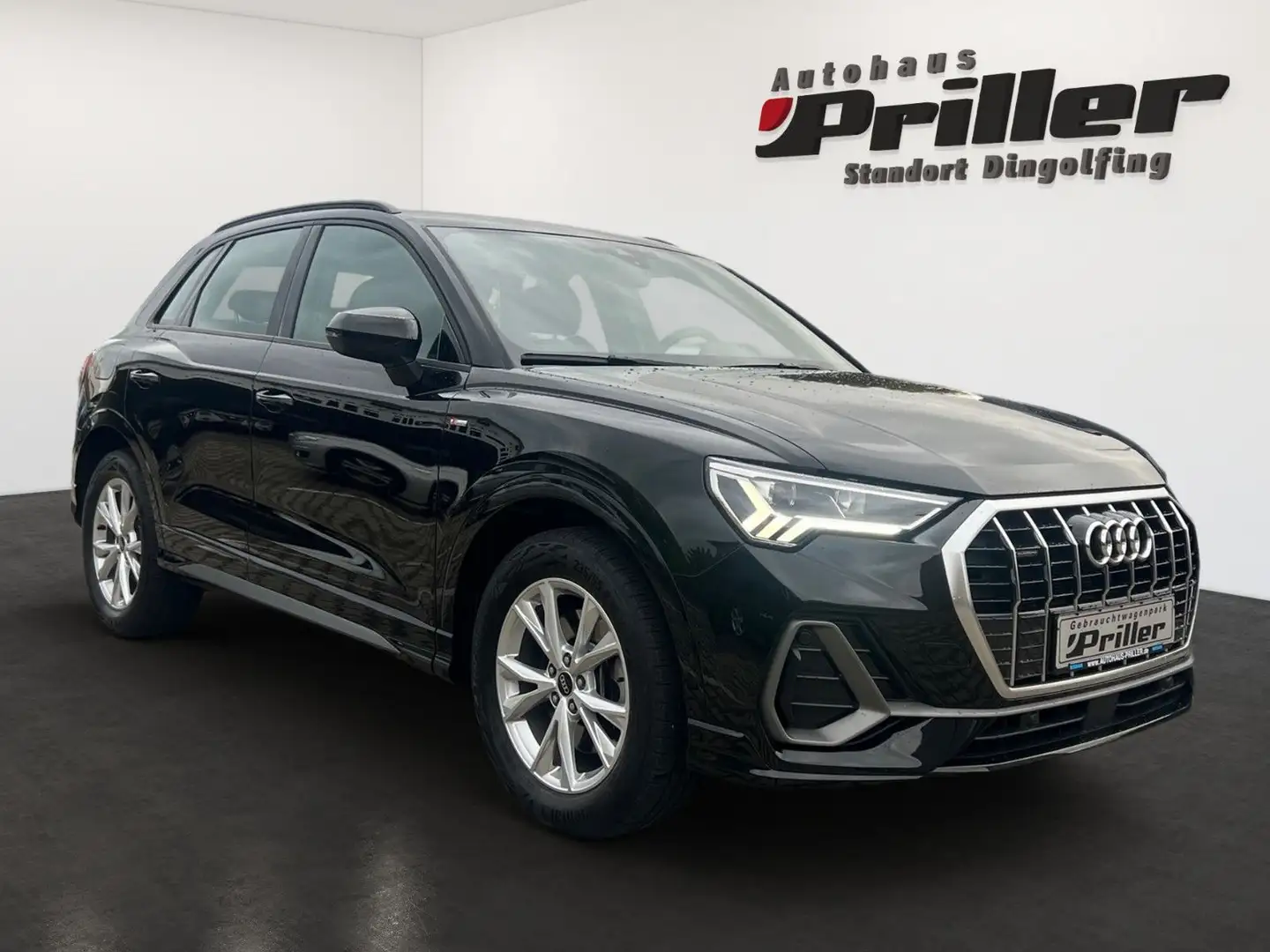 Audi Q3 40 TDI quattro S line/NAVI/LED/CarPlay/18" Schwarz - 2