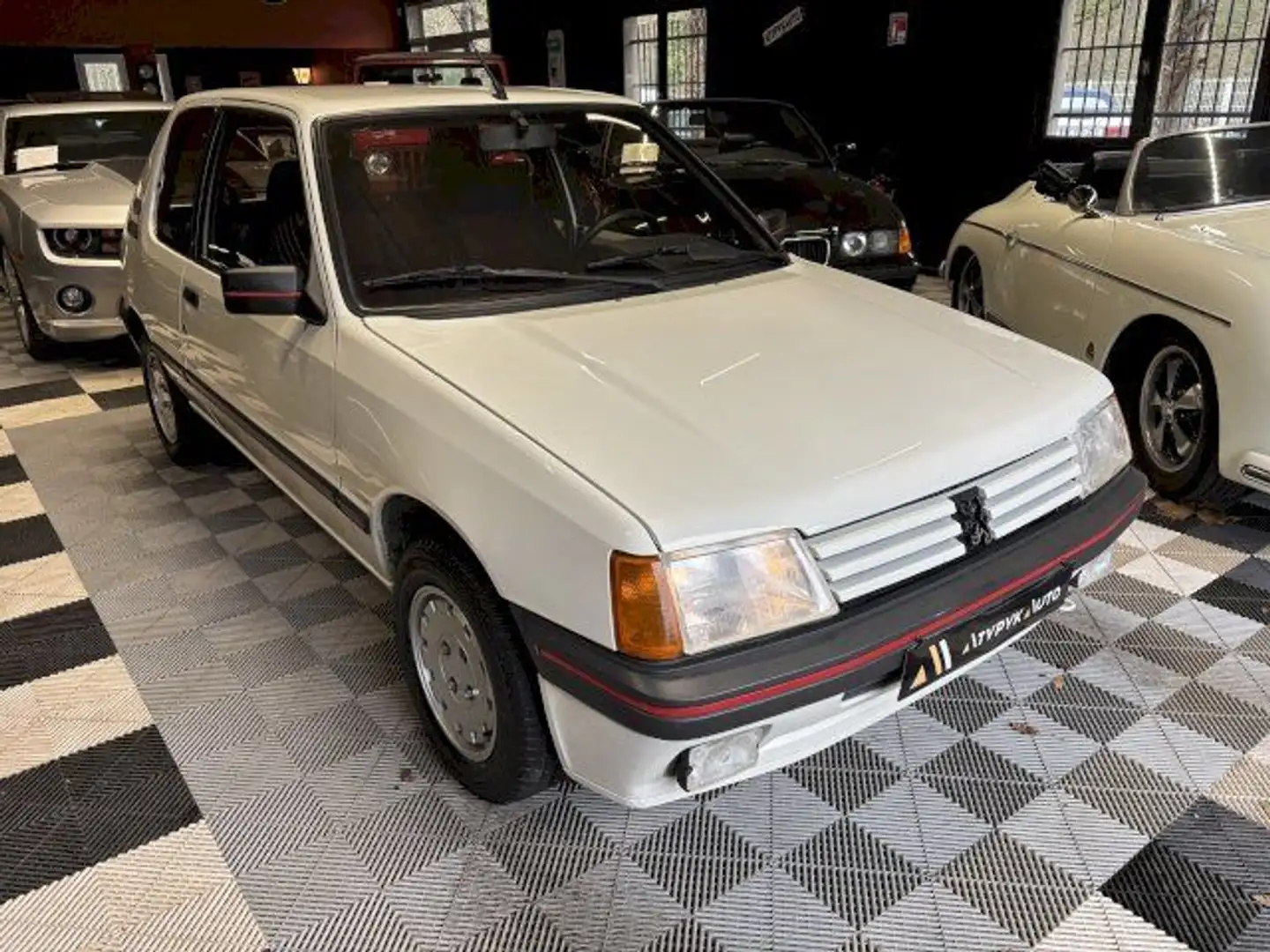 Peugeot 205 GTX Phase 1 Weiß - 2