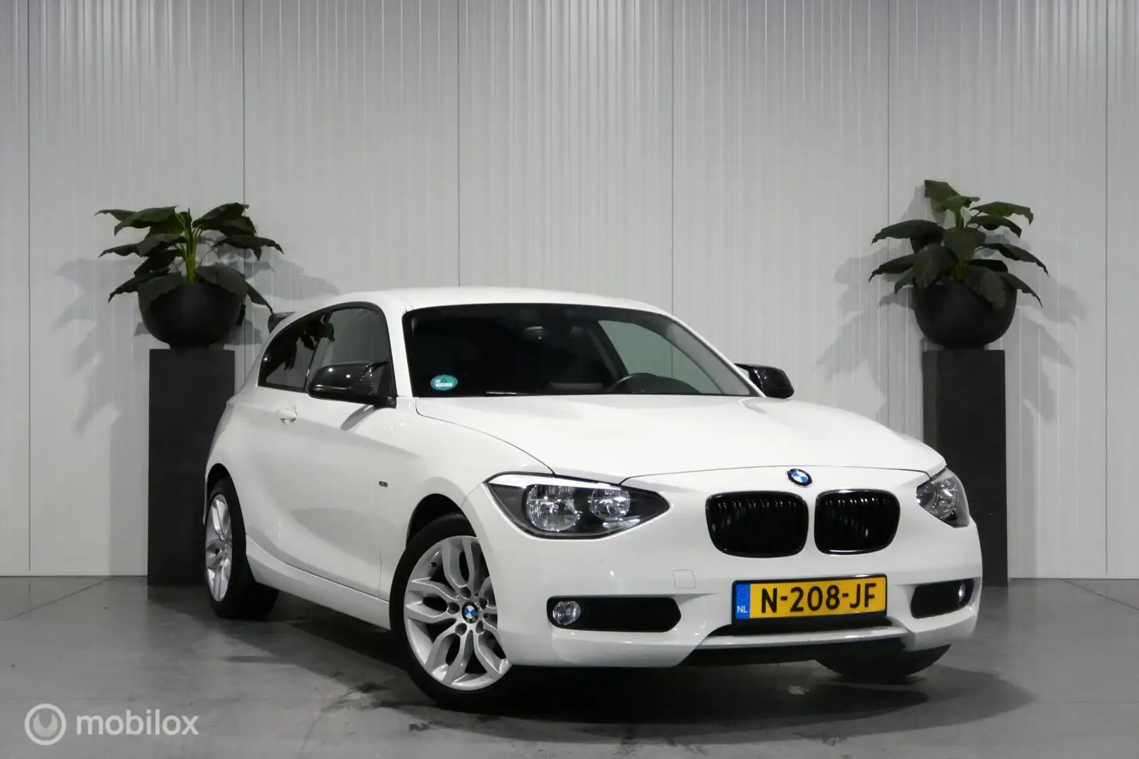 BMW 114 1-serie 114i Business Urban Line Wit - 2