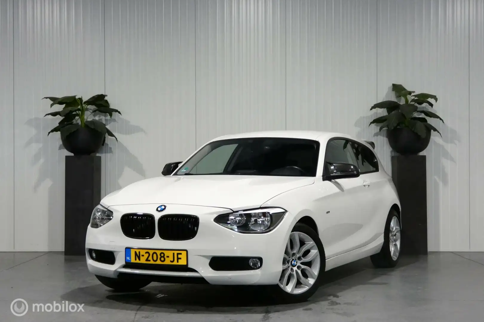 BMW 114 1-serie 114i Business Urban Line Wit - 1