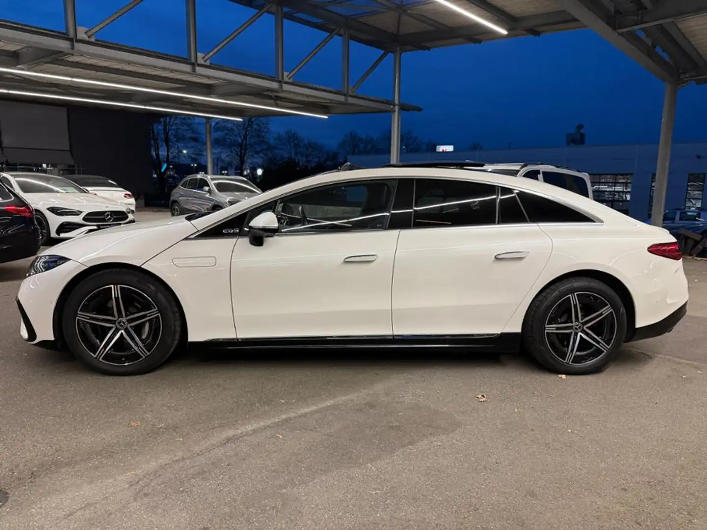 Mercedes-Benz EQS 450 4M AMG Sport Distr PANO HUD Akustik 360 Weiß - 2