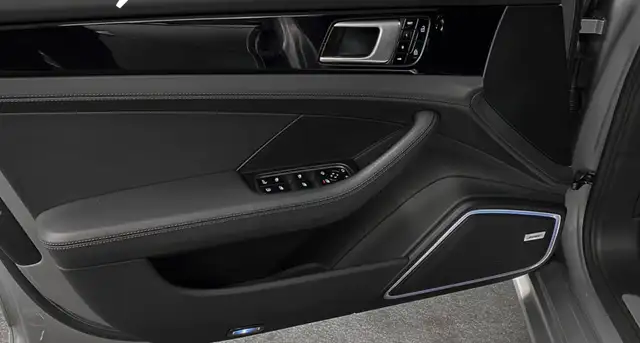 Porsche Panamera view 9