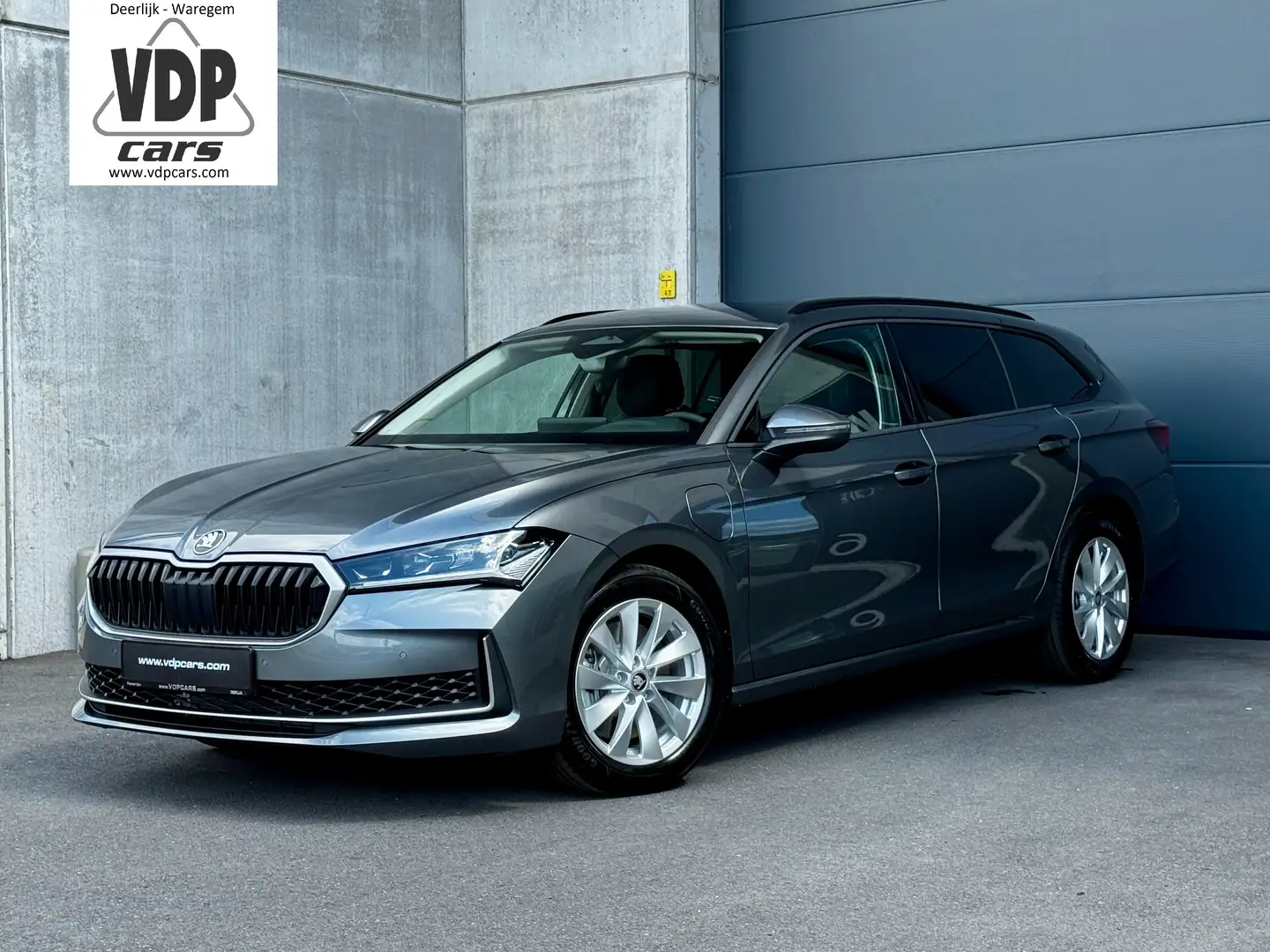 Skoda Superb Kombi 1.5 iV SELECT PLUG IN HYBRID LED MATRIX AHK Grijs - 1