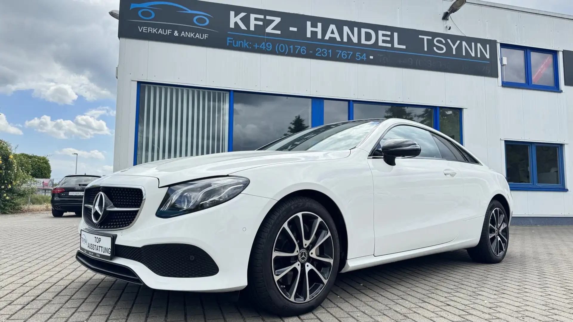 Mercedes-Benz E 300 coupe *Burmester* NIGHT* 360 *Panoramadach Blanc - 1
