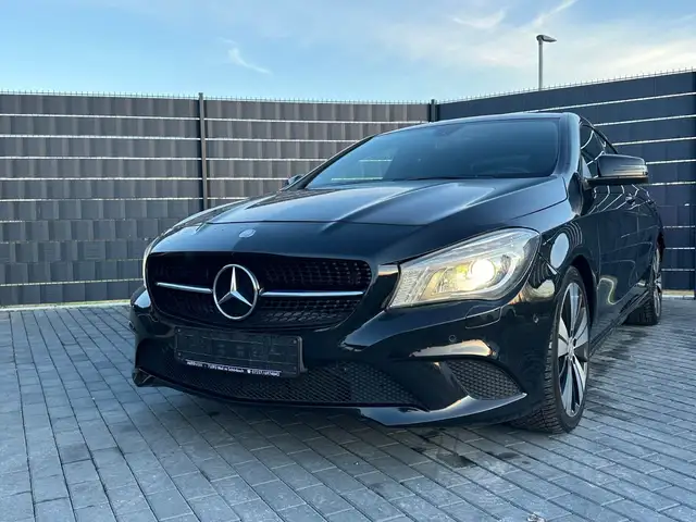 Mercedes-Benz CLA 250 Urban*AUTOMATIK*CAM*STHZ*NIGHT*H&K*XENON