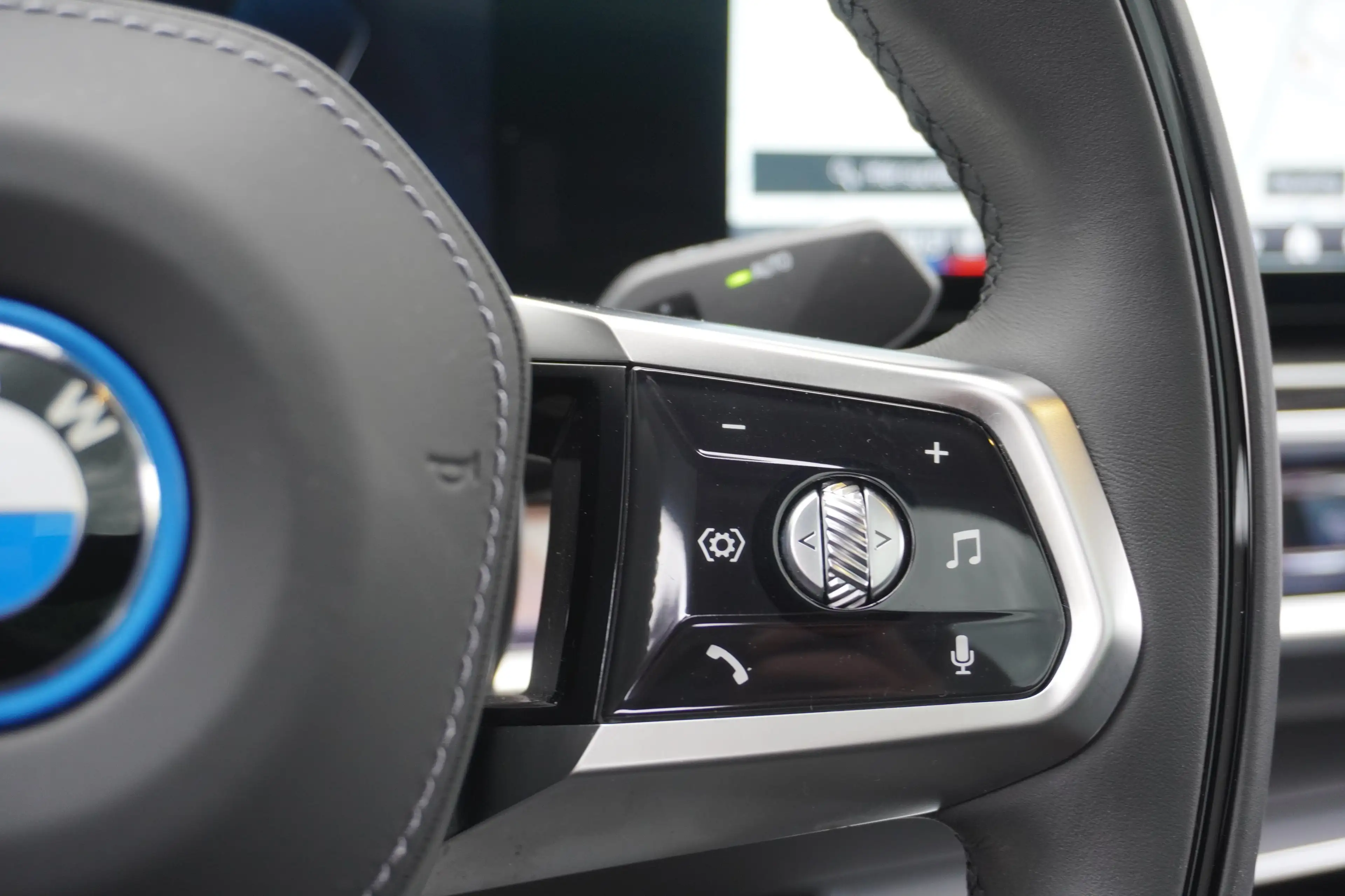 BMW i7 xDrive60 Limousine — photo 10