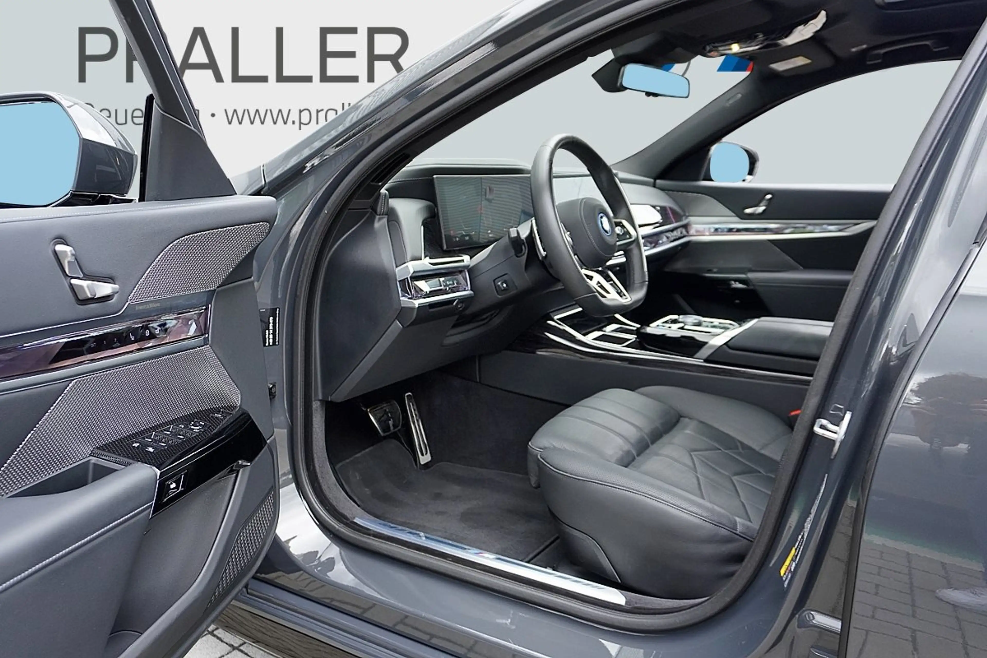 BMW i7 xDrive60 Limousine — photo 2