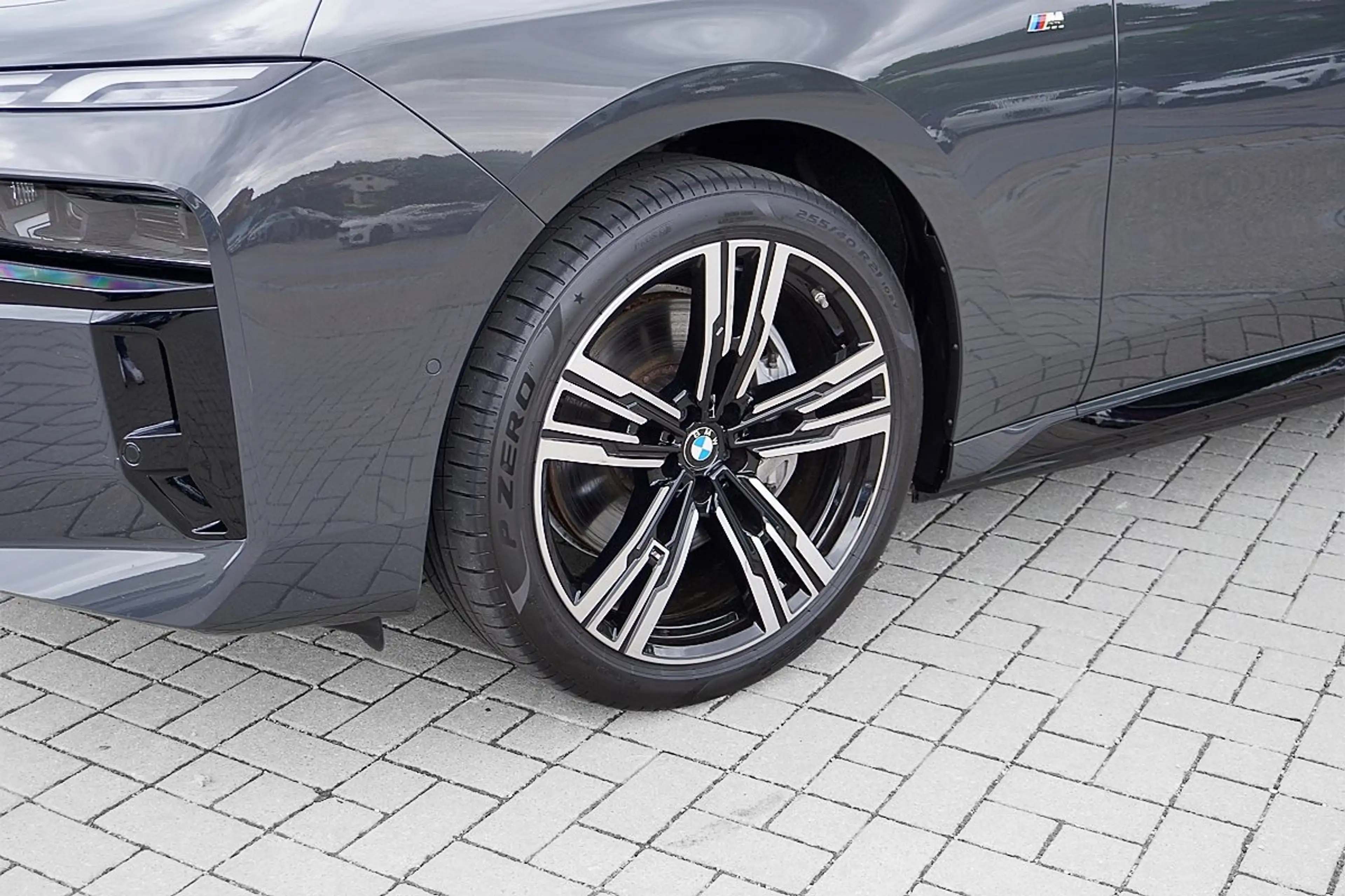 BMW i7 xDrive60 Limousine — photo 3