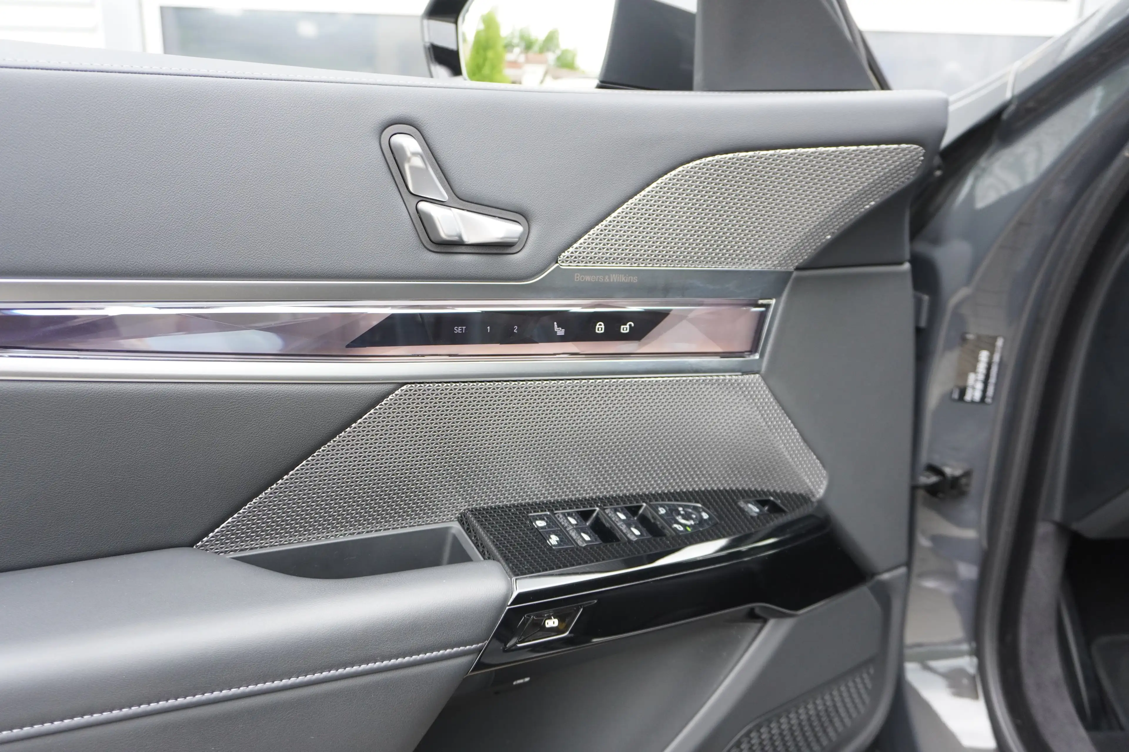 BMW i7 xDrive60 Limousine — photo 15