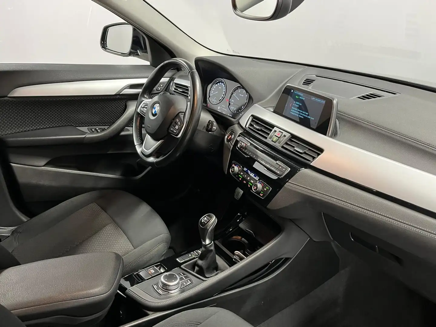 BMW X2 sDrive 18d ***AHK-abnehmbar | LED*** Silber - 2