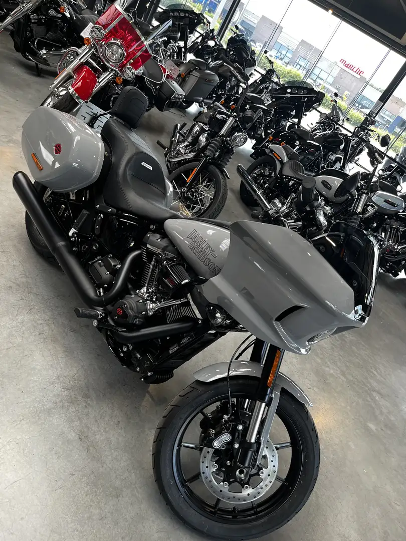 Harley-Davidson Lowrider ST Options : audio rockford fostage, pots S&S, … - 1