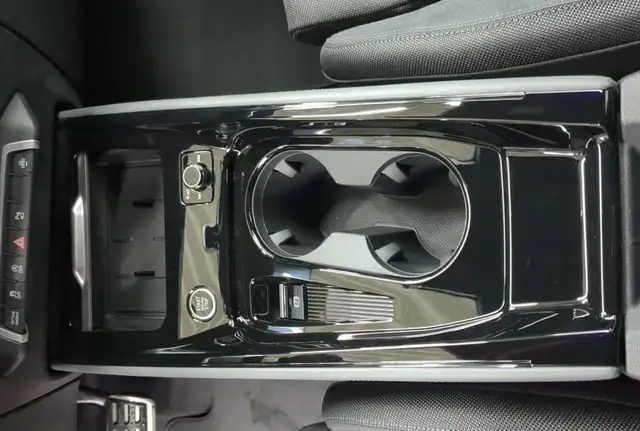 Audi Q3 view 10