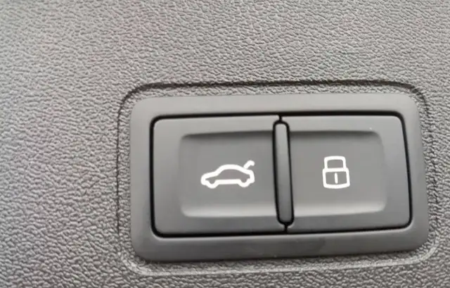 Audi Q3 view 11