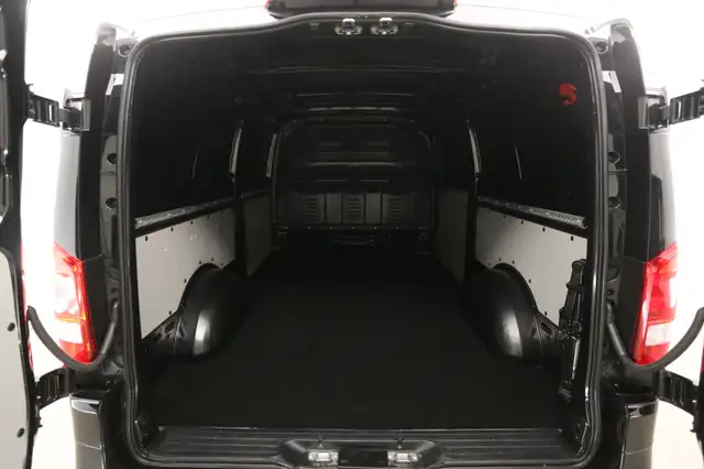 Mercedes-Benz Vito view 3