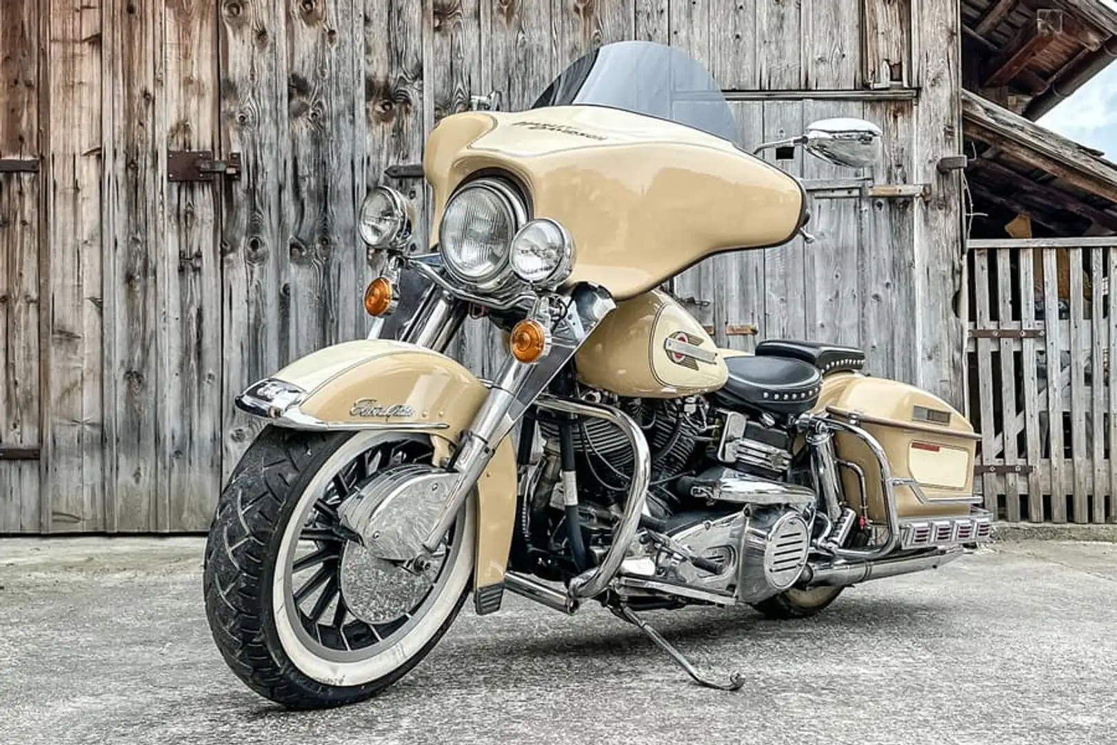 Harley-Davidson Electra Glide Beige - 1