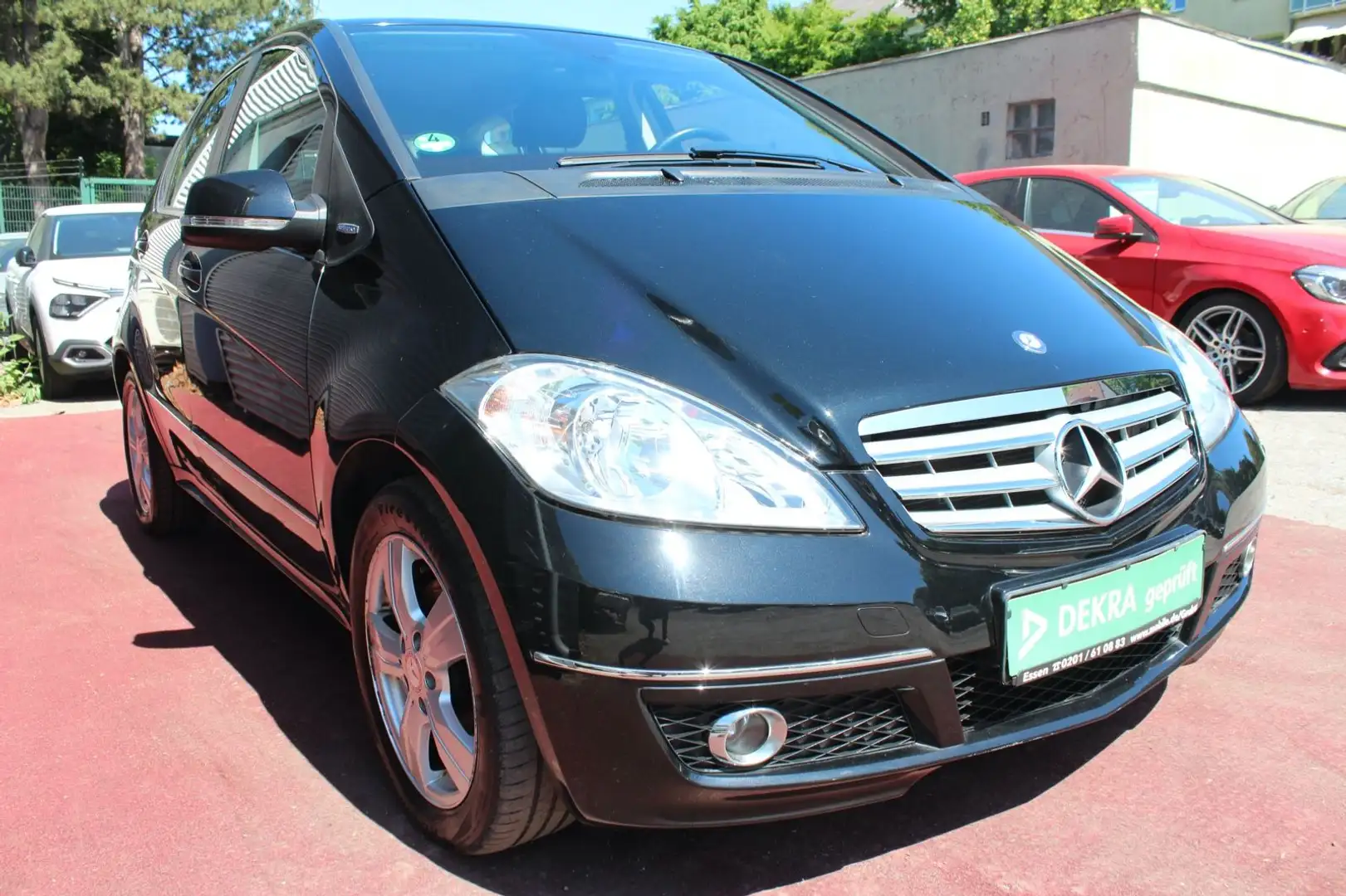 Mercedes-Benz A 180 AVANTGARDE KLIMA NAVI SITZHEIZUNG 2.Hd Schwarz - 2