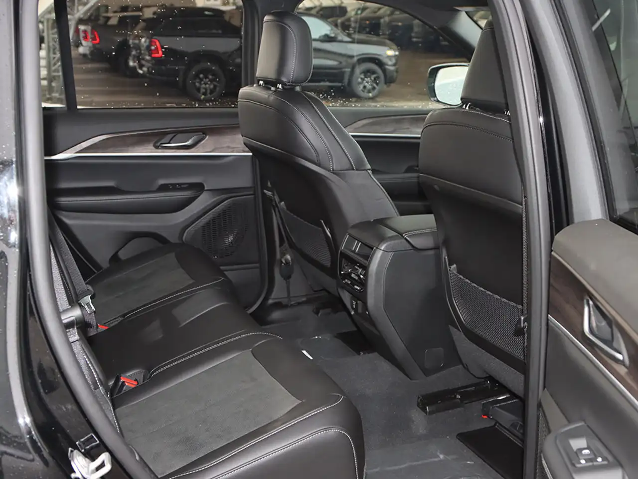 Jeep Grand Cherokee снимка Jeep Grand Cherokee
