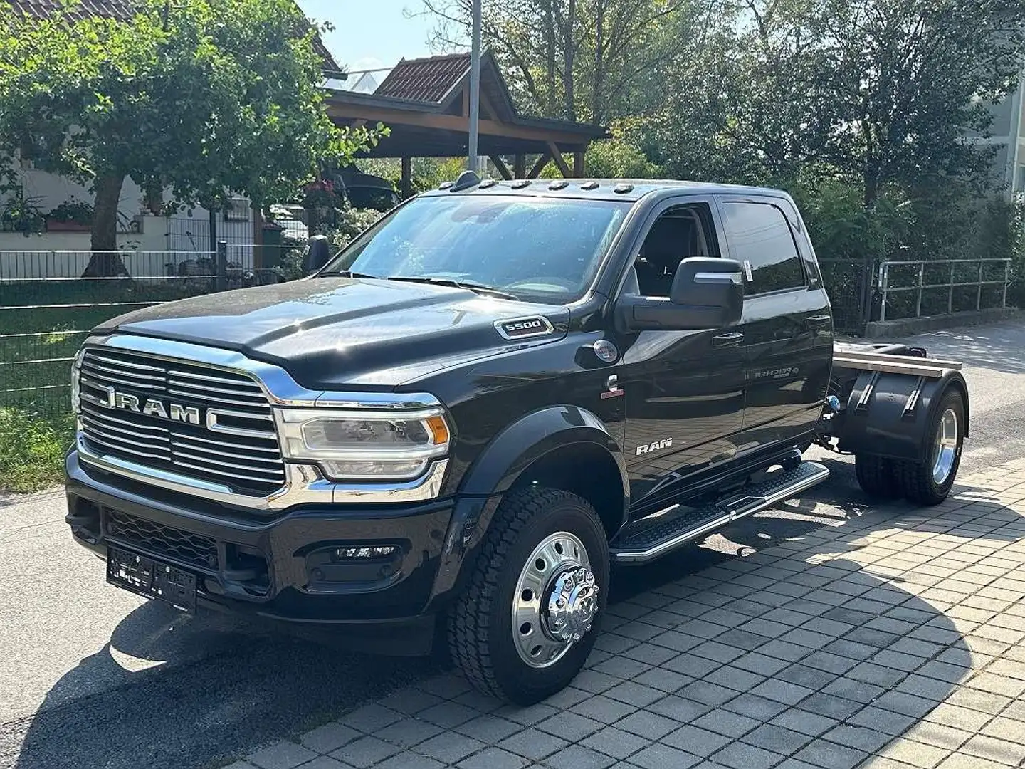 Dodge 2024 RAM 5500 Crew Cab Laramie Chassis Cab 6,7L... Schwarz - 1