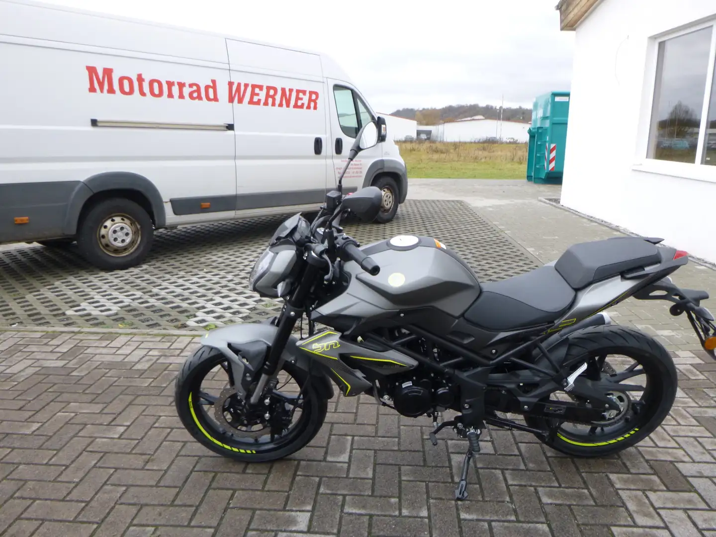 Benelli BN 125 Šedá - 1