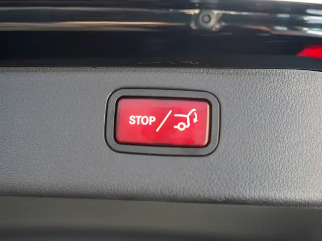Mercedes-Benz C-Class view 12