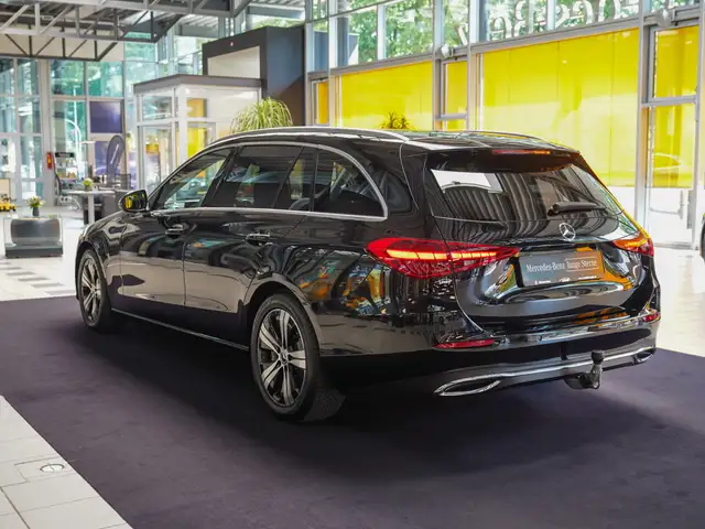 Mercedes-Benz C-Class view 5