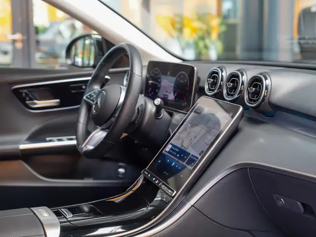 Mercedes-Benz C-Class view 8