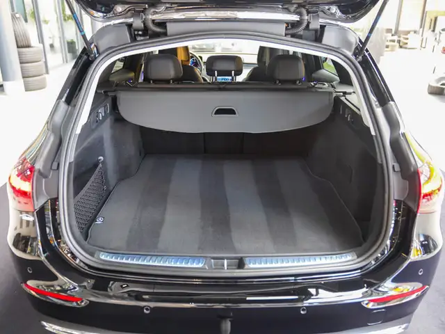 Mercedes-Benz C-Class view 11