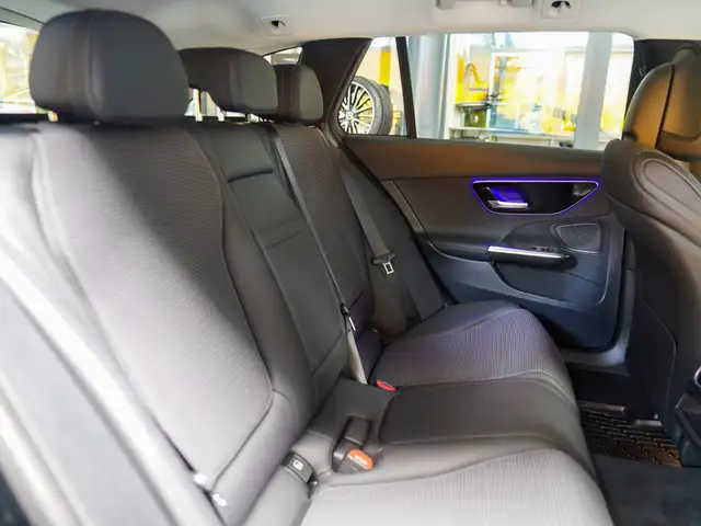 Mercedes-Benz C-Class view 9