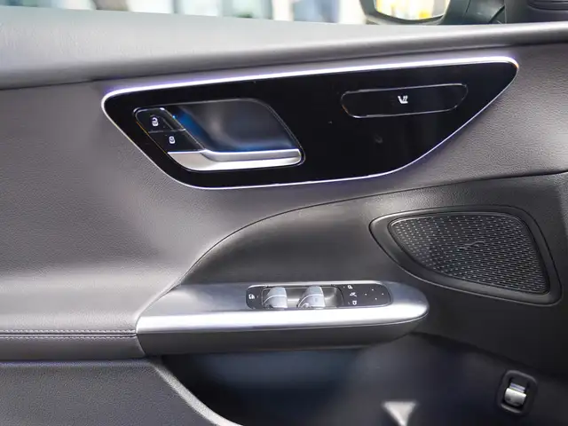 Mercedes-Benz C-Class view 14