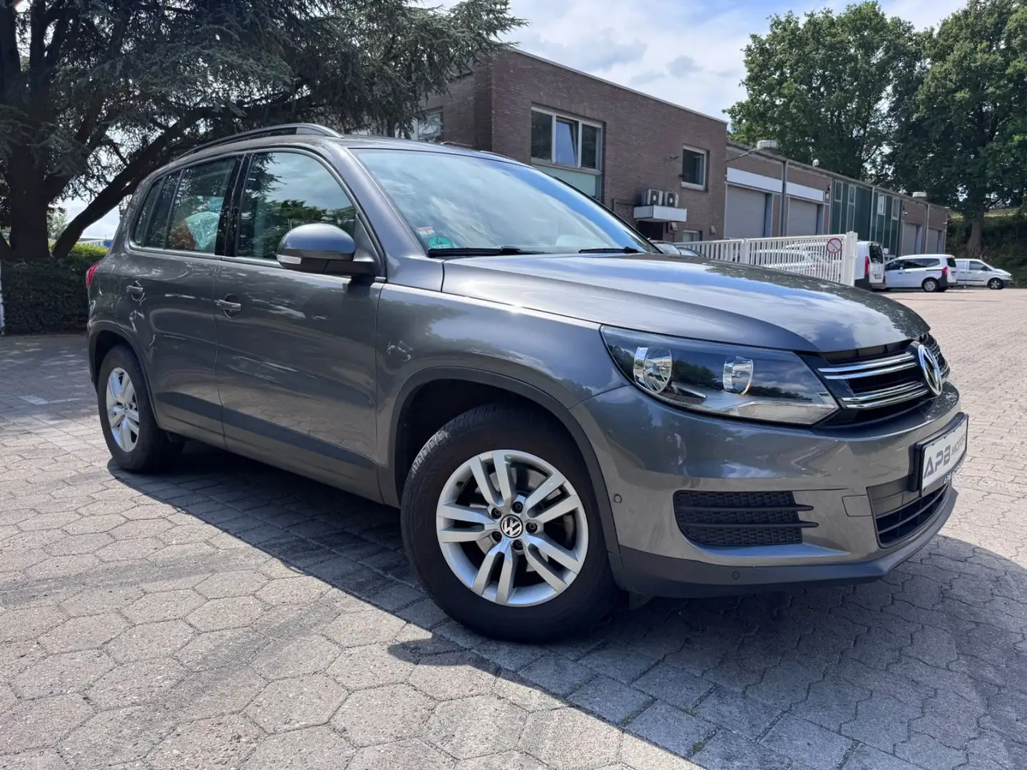 Volkswagen Tiguan TIGUAN BMT SITZHZG. PARK-ASSIST ALU SCHECKHEFT Gris - 1