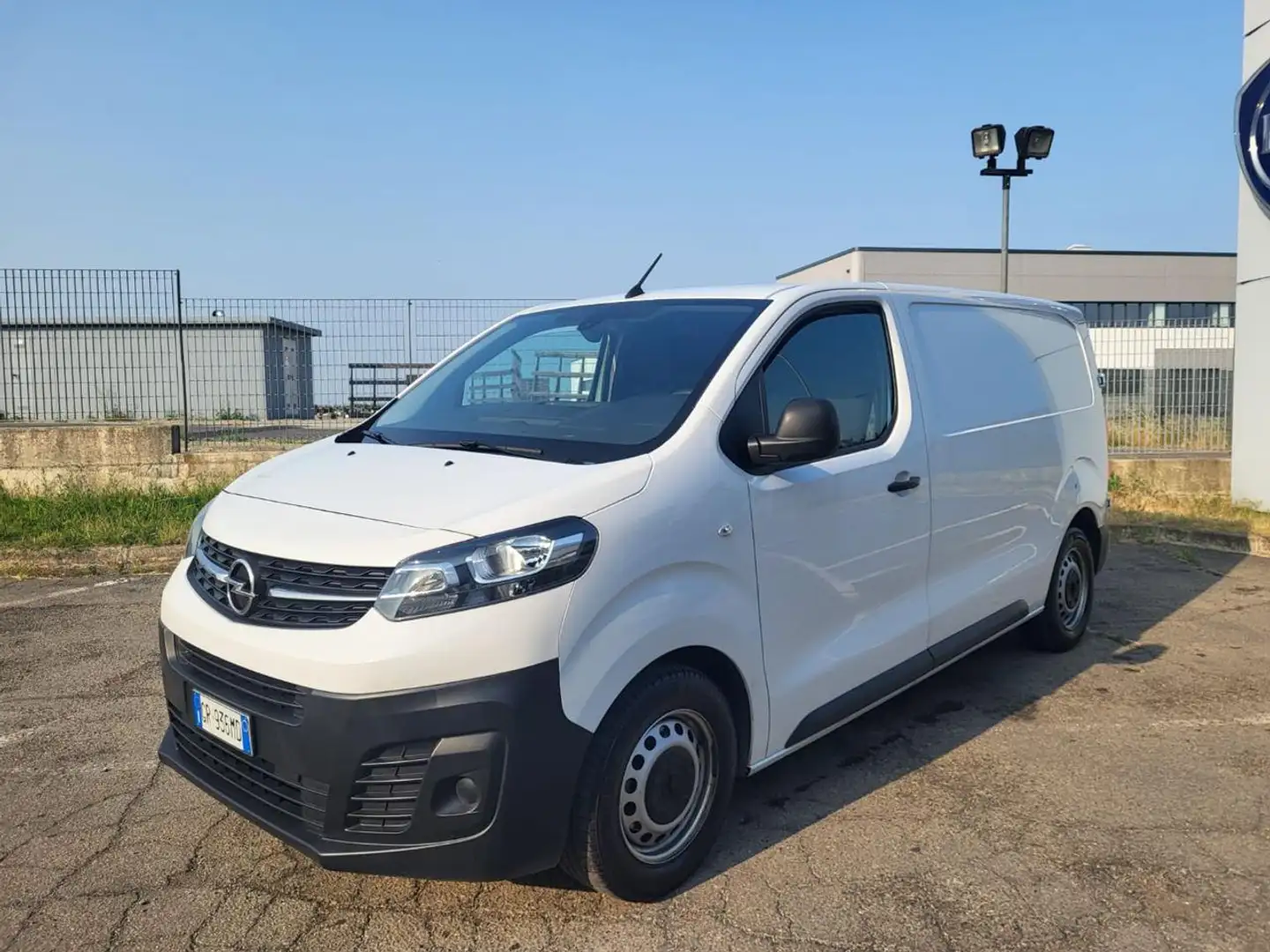 Opel Vivaro 1.5 Diesel 100CV S&S PL-TN M Furgone Enjoy-Sensori Bianco - 2