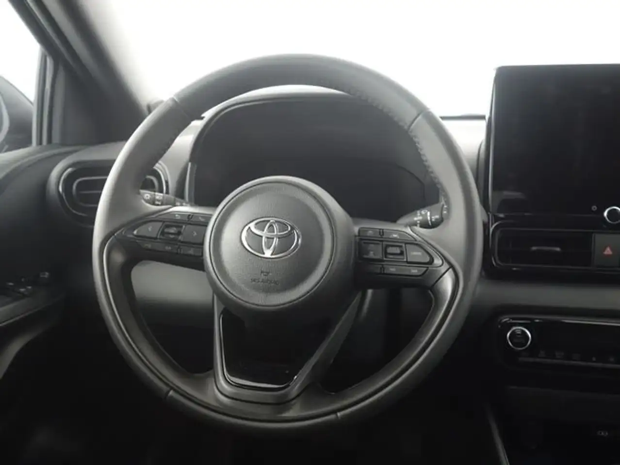 Toyota Yaris 2026 — фото 10