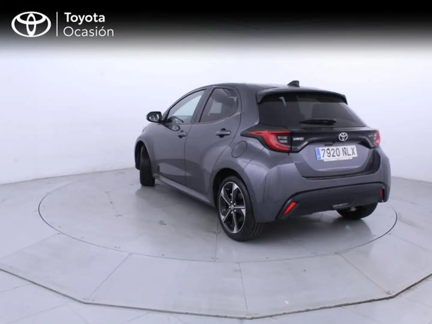 Toyota Yaris 120H 1.5 Style Gris - 2