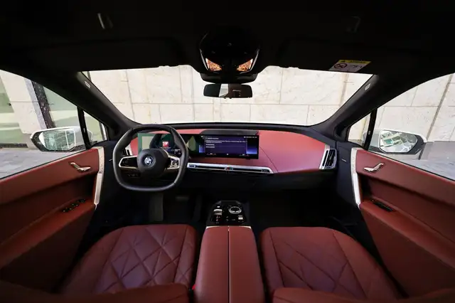 BMW Ix view 11