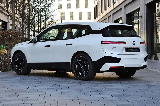 BMW Ix view 3